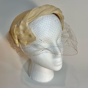 True Vintage 1950s crescent hat/fascinator with veil.